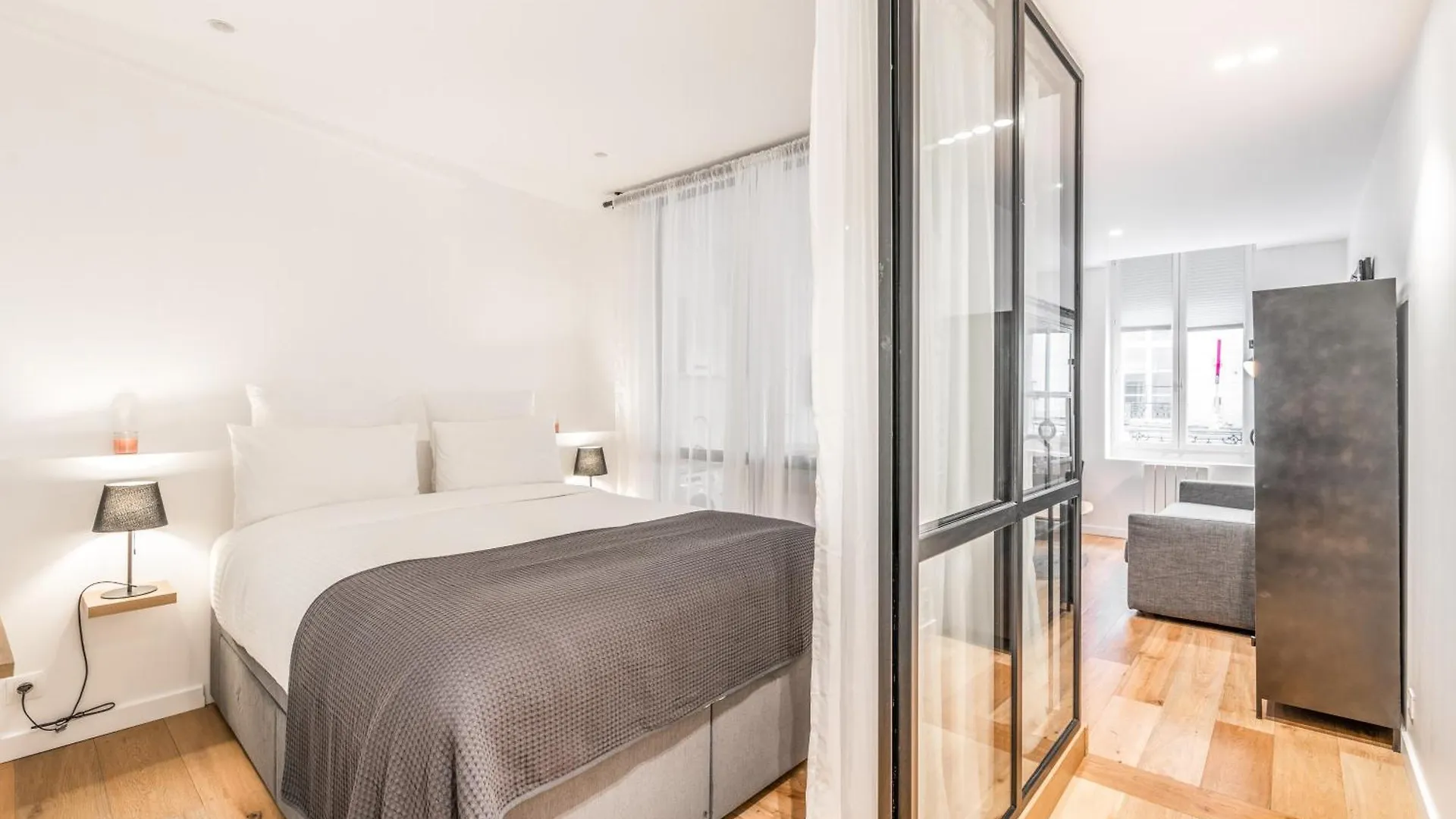 Chic & Elegant In Montorgueil location